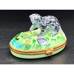 Authentic Limoges Peint Main Cat & Frog Trinket Box – Hand-Painted – France